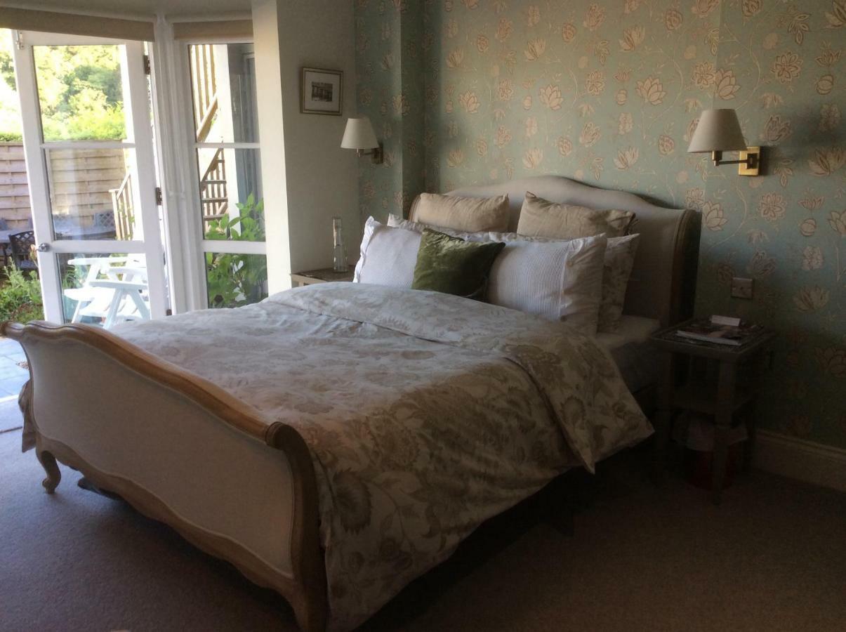 ダートマス Compass Rose Bed & Breakfast エクステリア 写真