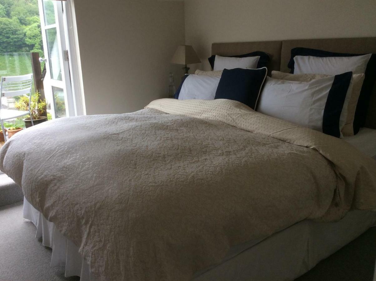 ダートマス Compass Rose Bed & Breakfast エクステリア 写真