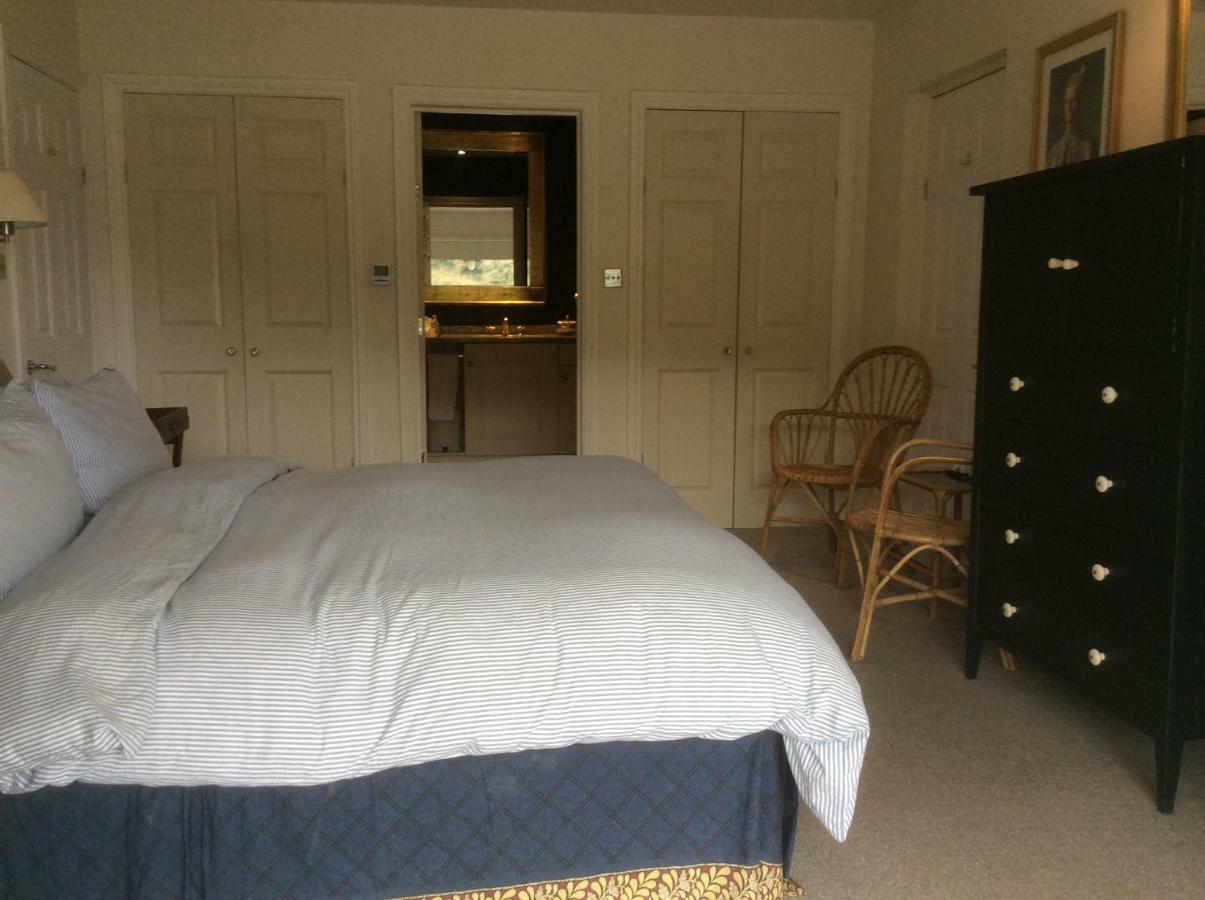 ダートマス Compass Rose Bed & Breakfast エクステリア 写真